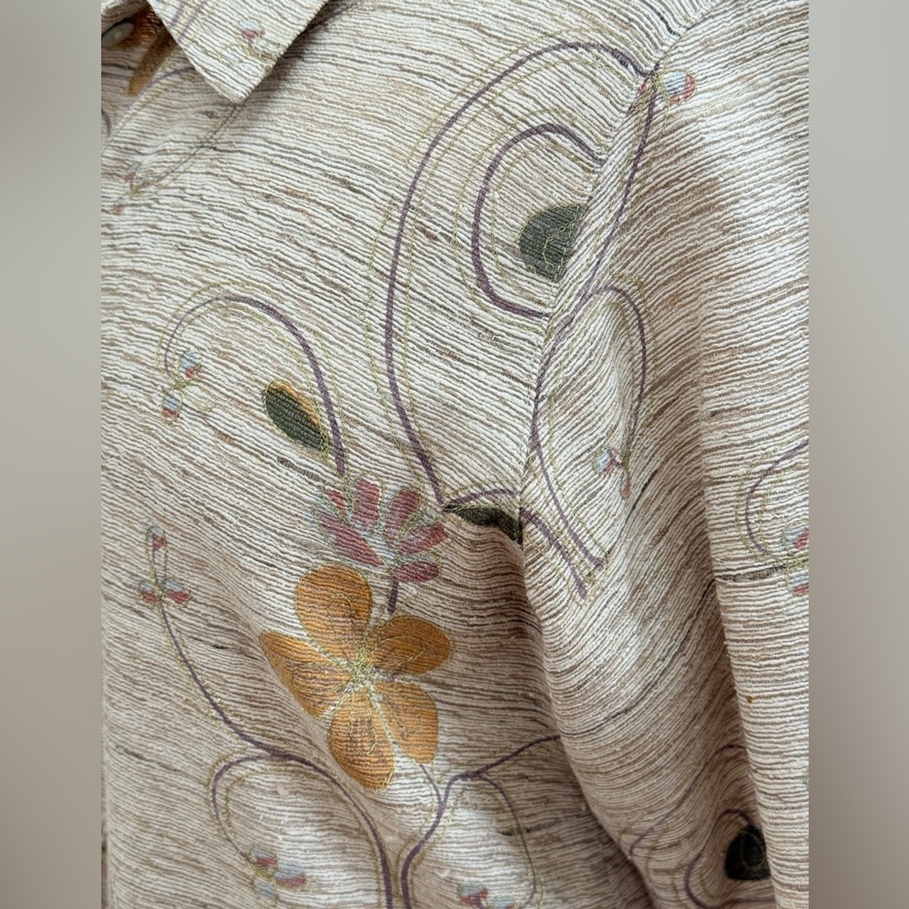 Chic Beige Silk Floral Button Down Shirt Size 16 (Chico’s size 3) - Picture 9 of 13